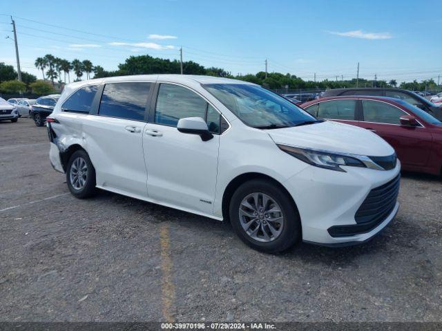  Salvage Toyota Sienna