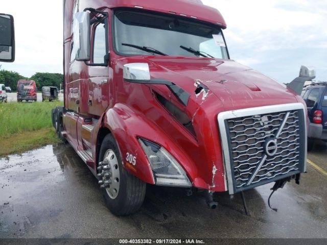  Salvage Volvo Vnl