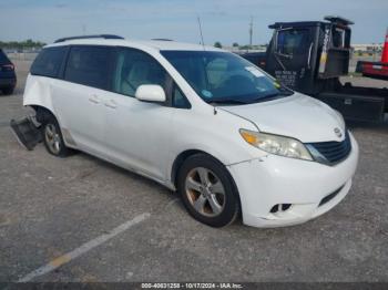  Salvage Toyota Sienna