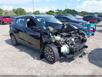  Salvage Nissan Kicks