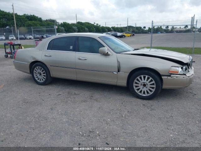  Salvage Lincoln Towncar