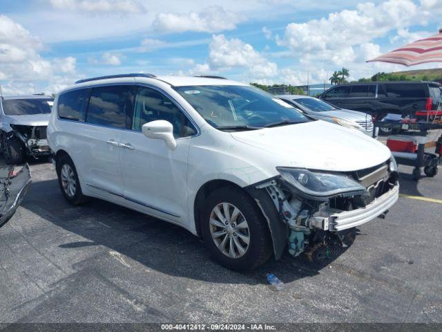  Salvage Chrysler Pacifica