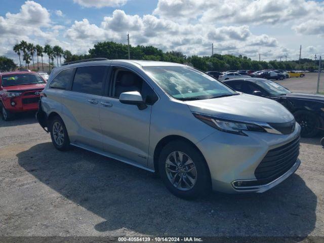  Salvage Toyota Sienna