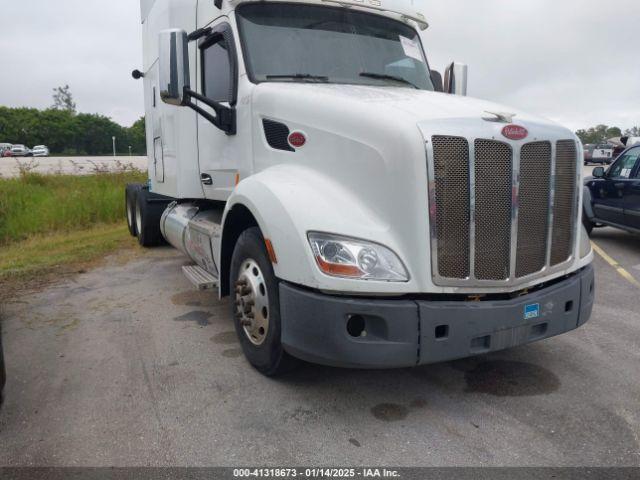  Salvage Peterbilt 579