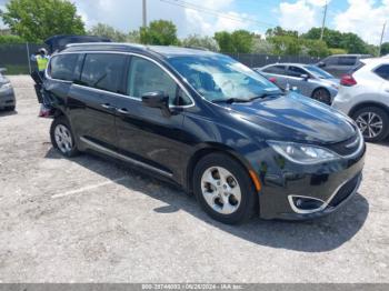  Salvage Chrysler Pacifica