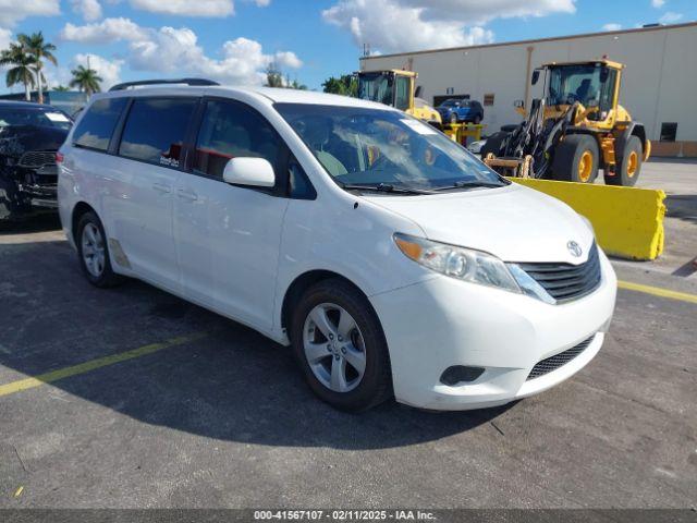  Salvage Toyota Sienna