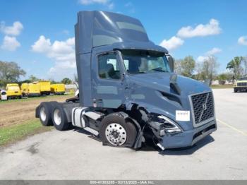  Salvage Volvo Vnr