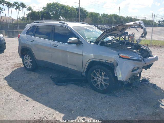  Salvage Jeep Cherokee