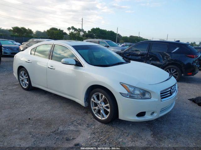 Salvage Nissan Maxima