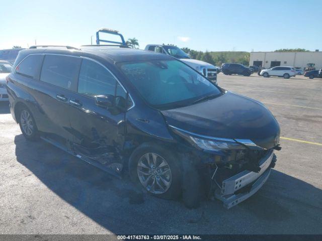  Salvage Toyota Sienna