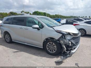  Salvage Toyota Sienna