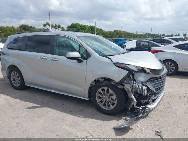  Salvage Toyota Sienna