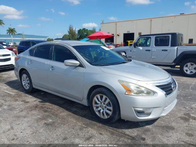  Salvage Nissan Altima
