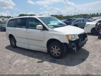  Salvage Chrysler Town & Country