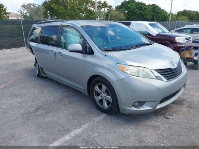  Salvage Toyota Sienna