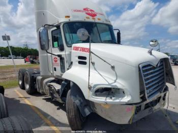  Salvage Mack Pinnacle
