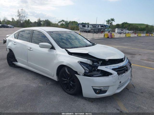  Salvage Nissan Altima