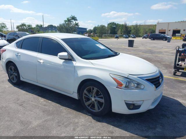  Salvage Nissan Altima