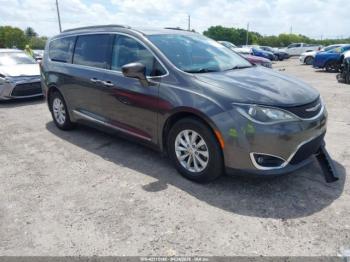  Salvage Chrysler Pacifica