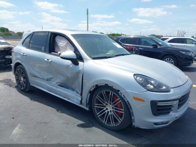  Salvage Porsche Cayenne
