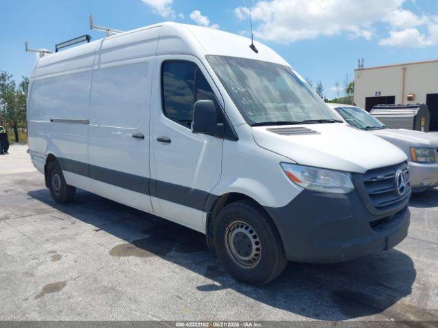  Salvage Mercedes-Benz Sprinter 2500