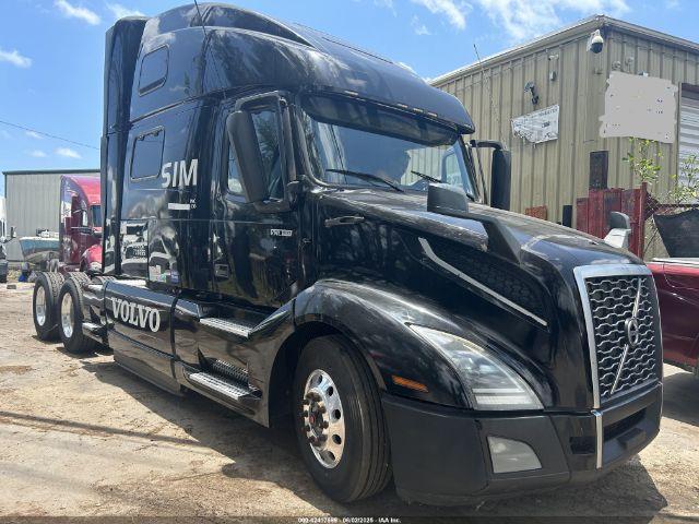  Salvage Volvo Vnl