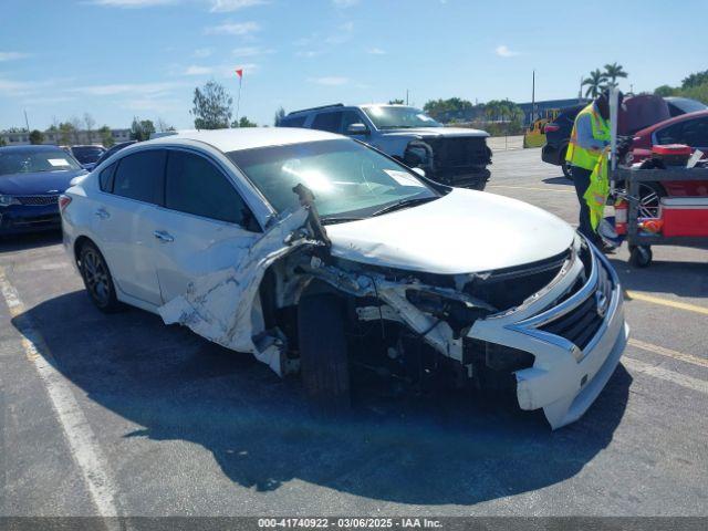  Salvage Nissan Altima