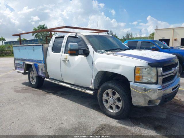  Salvage Chevrolet Silverado 2500