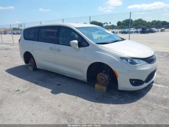  Salvage Chrysler Pacifica