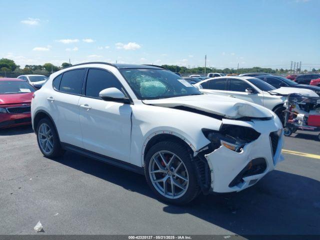  Salvage Alfa Romeo Stelvio