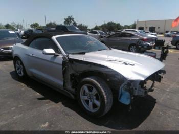  Salvage Ford Mustang