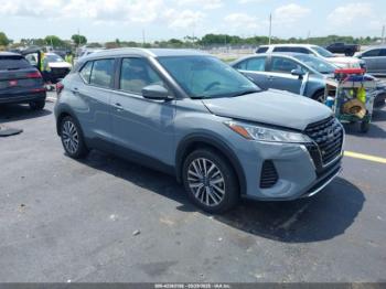  Salvage Nissan Kicks