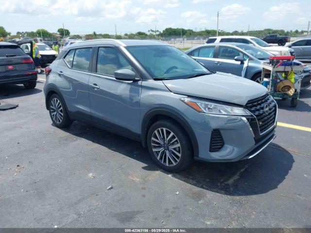  Salvage Nissan Kicks