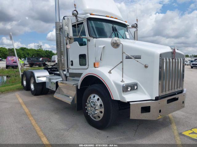  Salvage Kenworth Construction