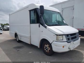  Salvage Isuzu Commercial Van