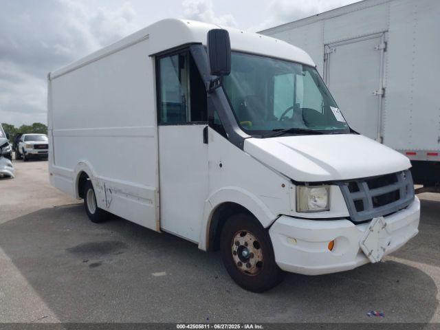  Salvage Isuzu Commercial Van