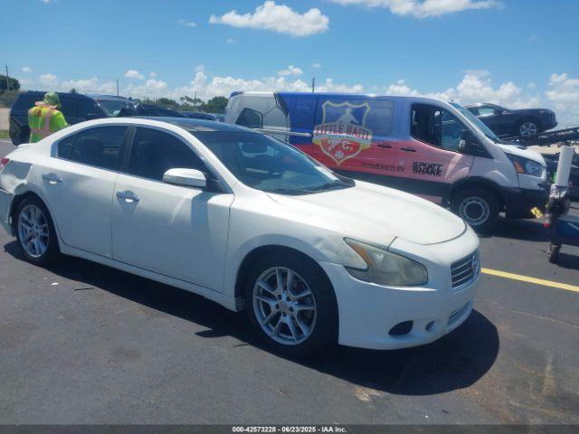  Salvage Nissan Maxima