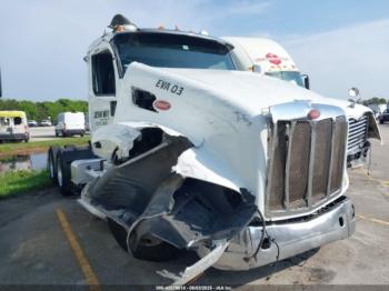  Salvage Peterbilt 579