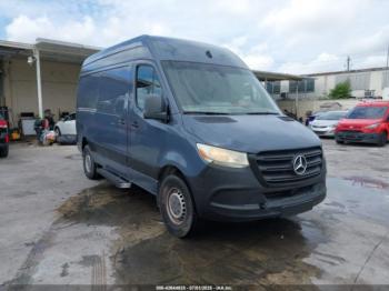  Salvage Mercedes-Benz Sprinter 2500