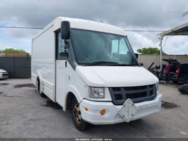  Salvage Isuzu Npr