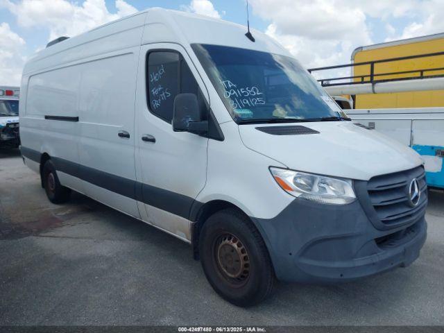  Salvage Mercedes-Benz Sprinter 2500