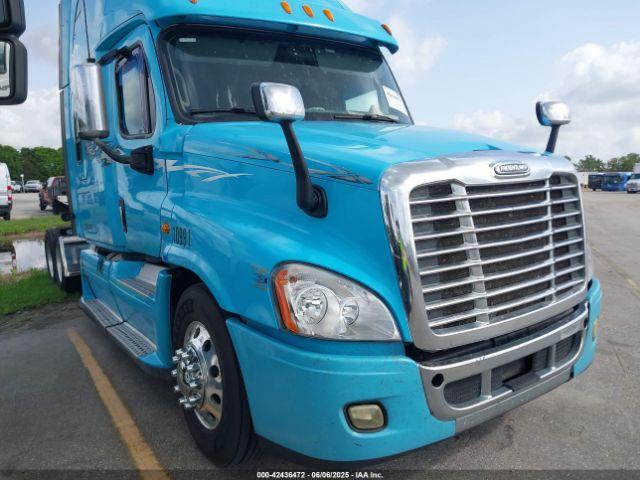  Salvage Freightliner Cascadia 125