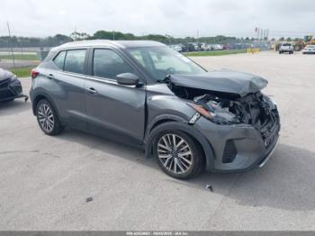  Salvage Nissan Kicks