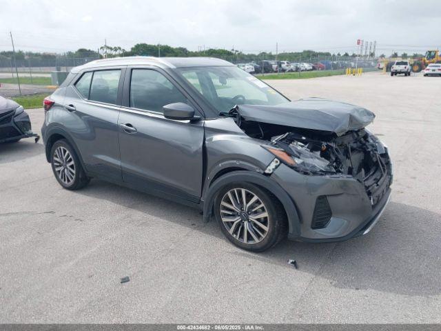  Salvage Nissan Kicks