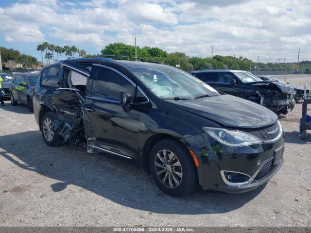  Salvage Chrysler Pacifica