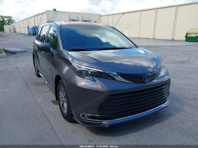  Salvage Toyota Sienna