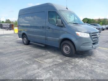  Salvage Mercedes-Benz Sprinter 2500