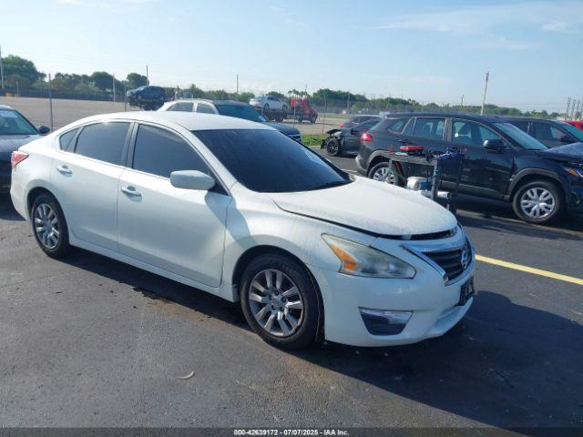  Salvage Nissan Altima
