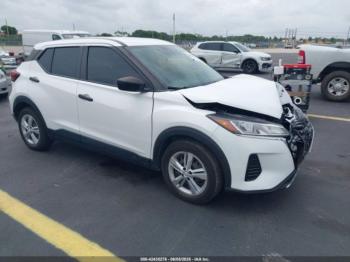  Salvage Nissan Kicks