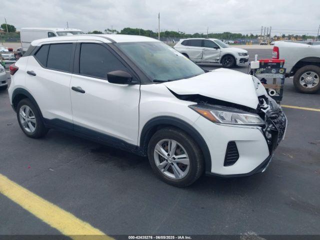  Salvage Nissan Kicks